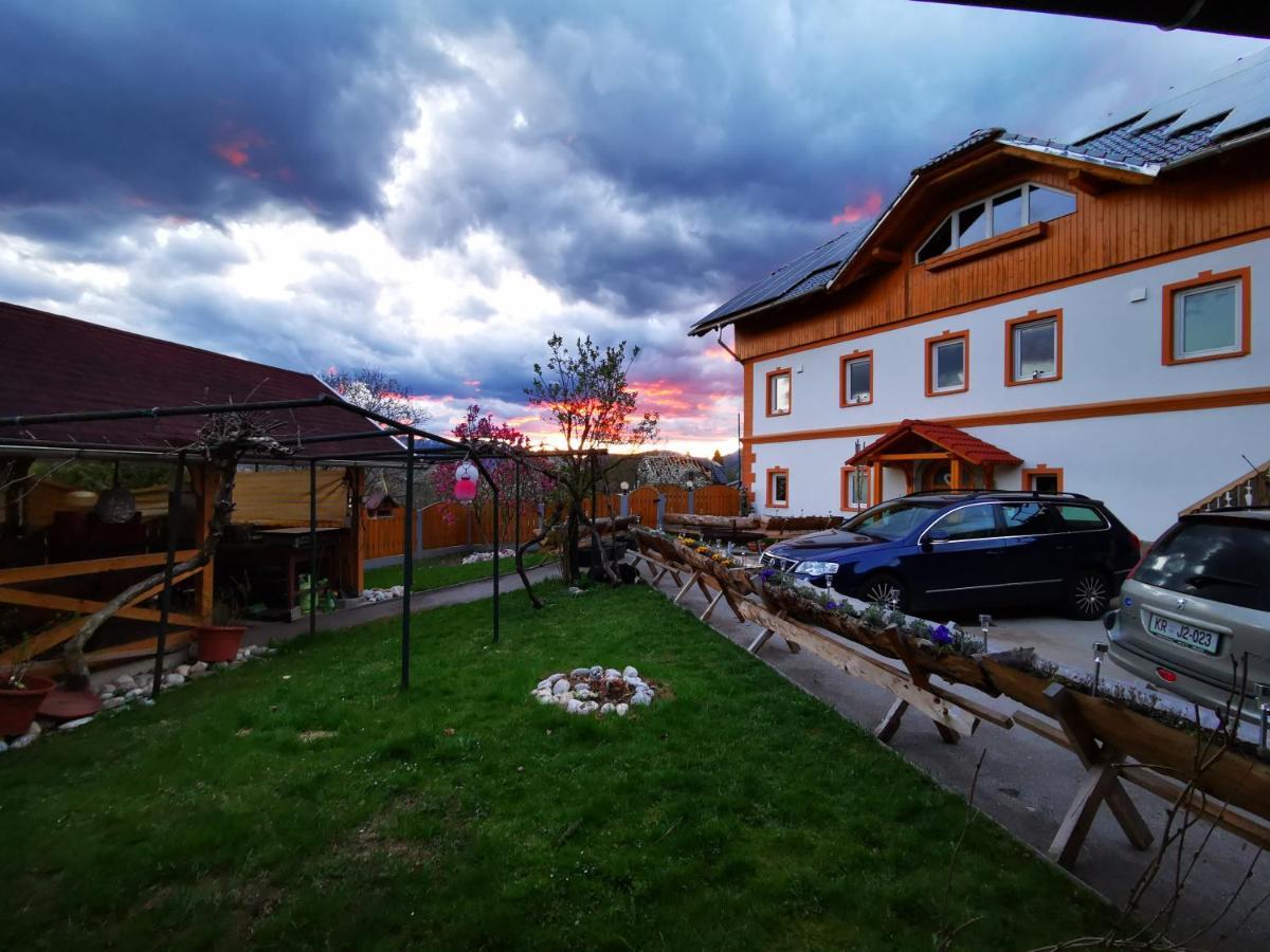 Stara Soncna Hisa Apartment Radovljica Bagian luar foto